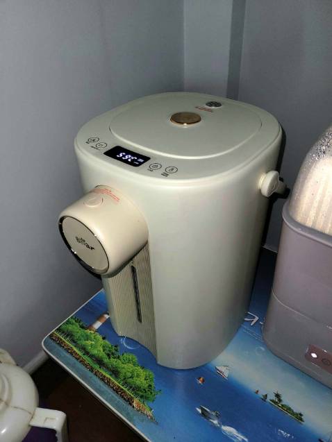Ưu điểm: Nhiều mức nhiệt độ cài đặt, dung tích bình lớn
Nhược điểm: Không có chế độ rót nước chậm
Chất lượng: Cần thời gian trải nghiệm để đánh giá