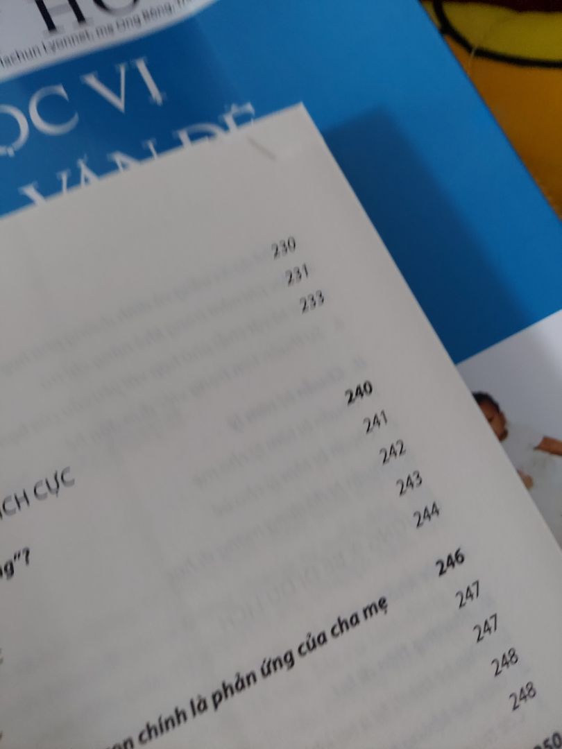 sách bị rách góc rất nhiều trang