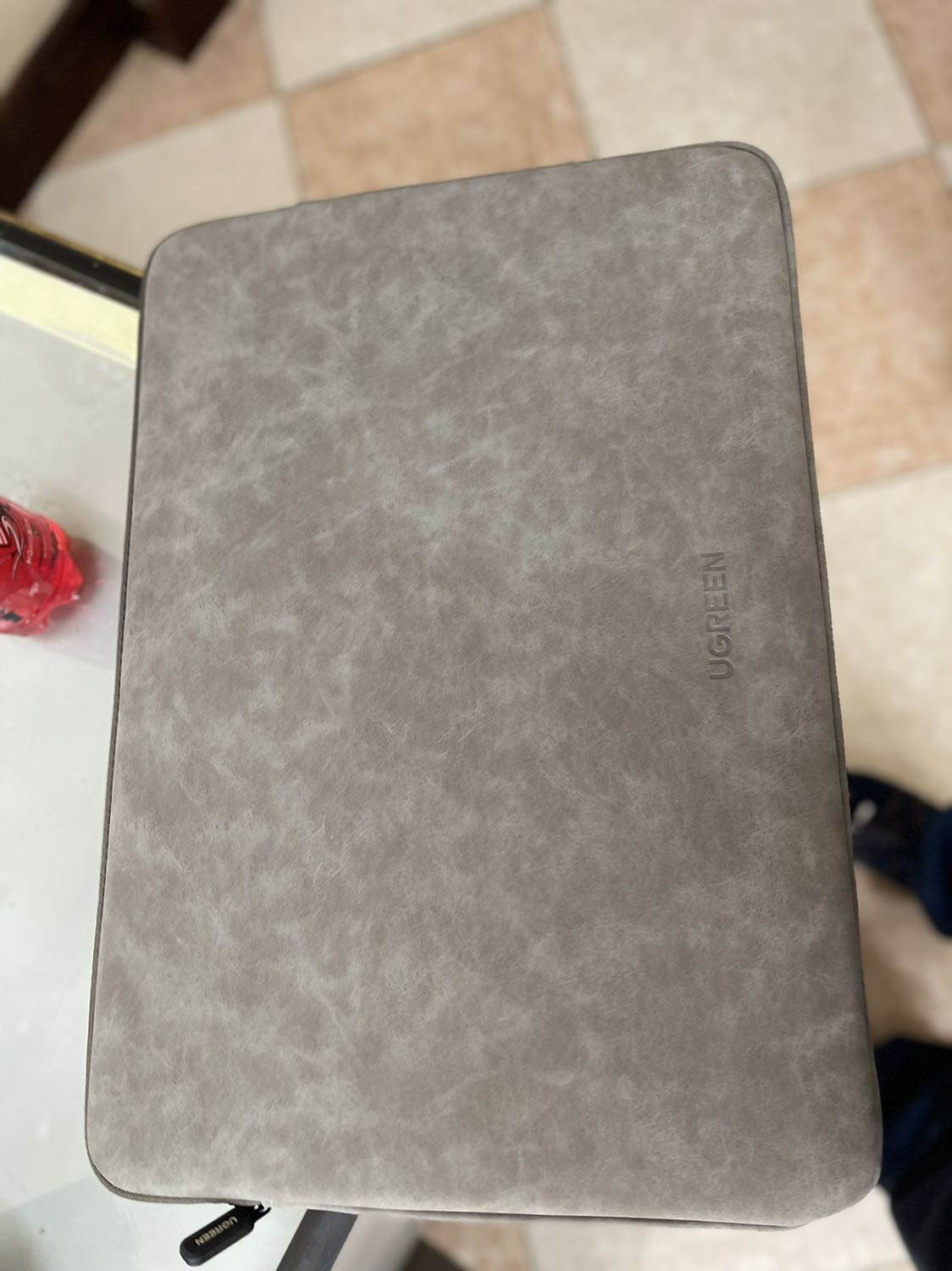 Tốt hơn mong đợi nhiều, kích thước vừa vặn máy tính 15.6 inch, đóng gói cẩn thận, màu đẹp, êm ái, nhẹ, có vẻ chống sốc tốt