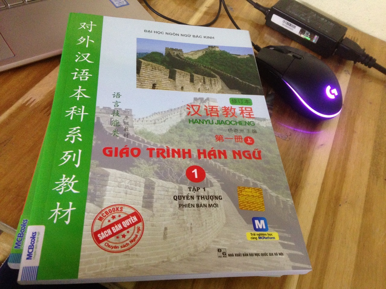 sách mới cứng luôn , bọc bảo vệ rất tốt , giao hàng nhanh shipper thân thiện cực kì , nói chung la mình kết hết luôn