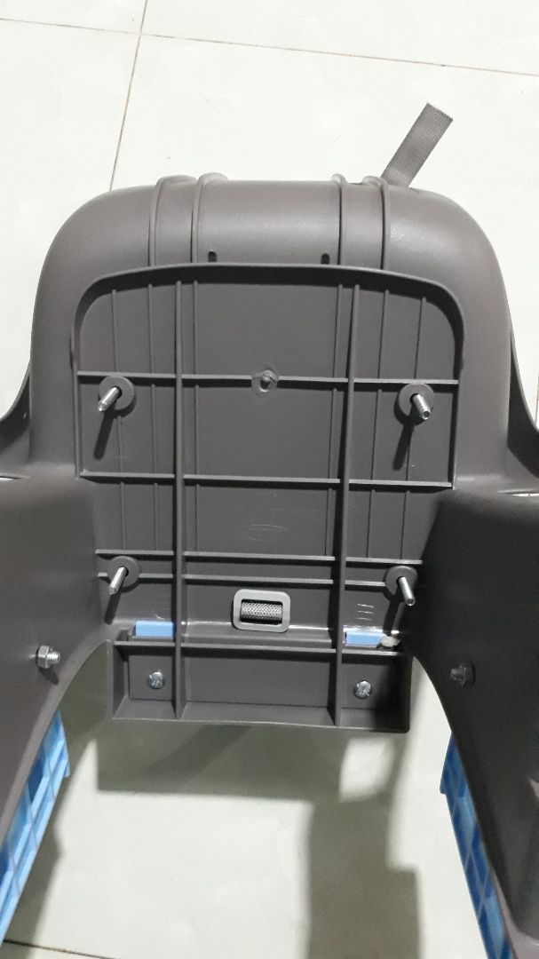 Do nhờ người nhận giùm, ông xã giờ lôi ra lắp ghế mới thấy thiếu 2 pát và một số ốc. Nói chung khi mua một cái gì đó đã trả tiền mà thấy thiếu thì cực kỳ không hài lòng