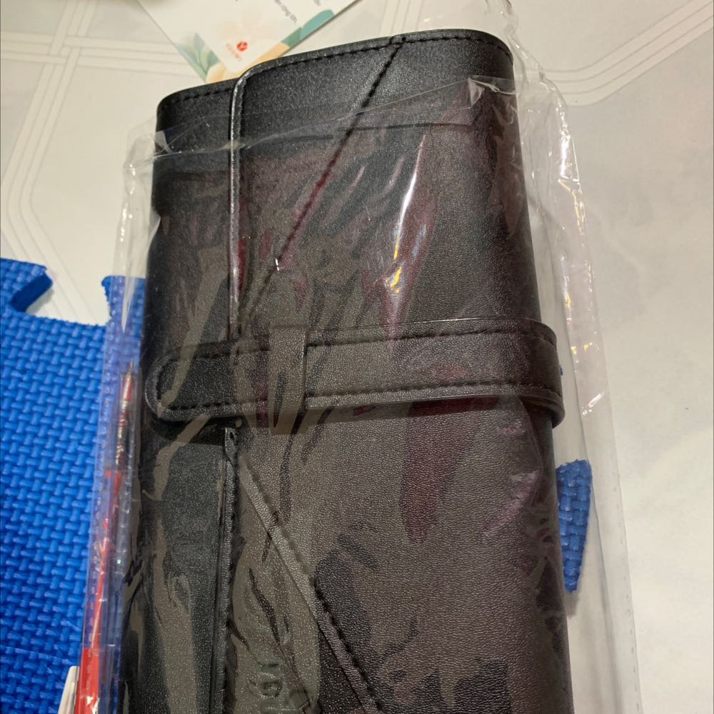 Vừa nhận hàng từ Yuumy. Mở ra là thấy thích liền. Balo rất đẹp. Mình đã mua balo của shop nhiều lần đều rất ưng ý. Da đẹp, đường may chắc chắn và yên tâm là độ bền rất cao nhé. Tặng shop nhiều sao.