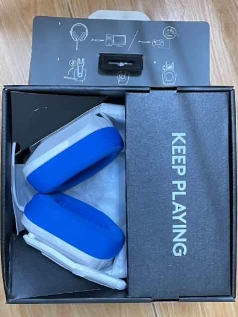 Tai nghe đẹp, chất lượng, âm thanh nghe tốt. Tiki giao hàng đúng hẹn.