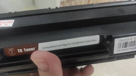 Mua lâu rồi mà nay mới xài hết hộp mực theo máy nên mới lắp hộp này vào.  Bên ngoài dán hỗ trợ canon6030 mà hộp mực lại ko,  gắn vào máy rất khó,  không mượt như hộp theo máy,  kéo ra kéo vô vài lần gãy bà cái chốt bên hông. Ráng lắp vô dc in vài tờ, hôm sau in lại thì báo lỗi