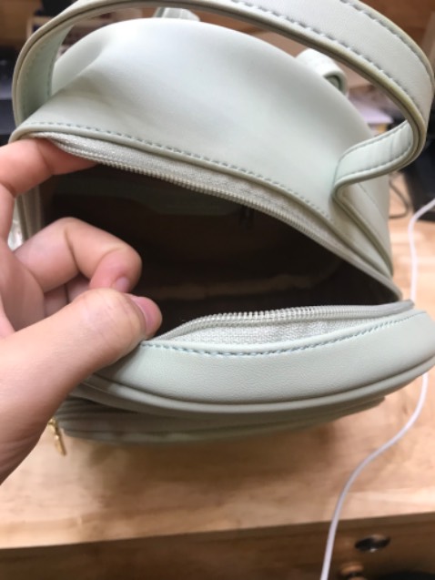 sản phẩm rất đẹp , màu sắc tươi sáng dễ phối đồ khi đi chơi hay đi làm 
tôi sẽ luôn ủng hộ shop ạ ❤️❤️