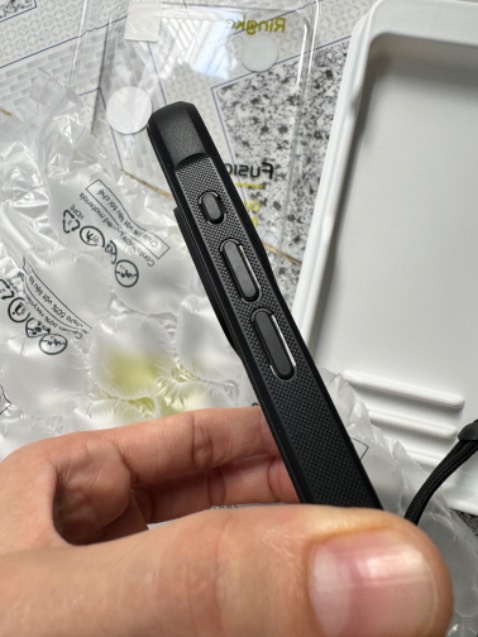 Sản phẩm quá tốt hơn cả mong đợi,đúng như miên tả, độ nhu cảm của camera đúng chuẩn có thể bảo vệ tốt cho cam và độ nhu cao màng hình cũng vậy 2 điều đó là tôi cần nhất sp quá ưng ý, shop đóng gói rất cẩn thận, đặt trong 2h giao à. Có liền trong ngày vui nha. Viền màu đen giúp ốp ko ố vàng mình rất là thích.
Nên mua 👍👍👍👍👍👍 10 điểm ko có nhưng.