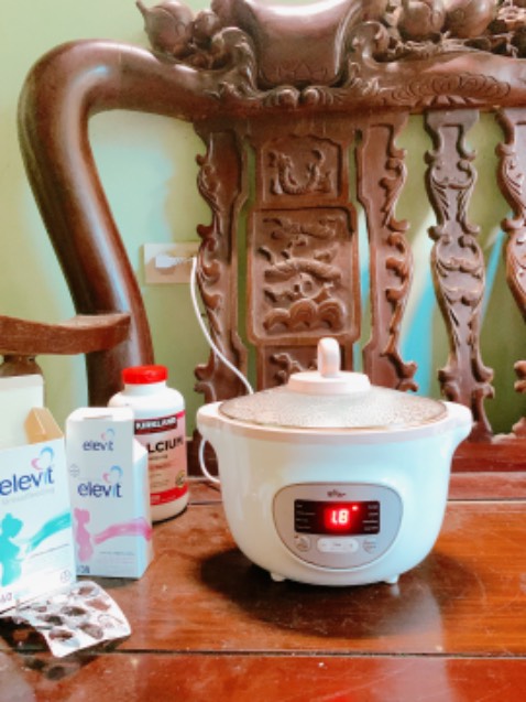 Đóng gói chắc chắn, màu ngẫu nhiên nhưng may ghê đúng hồng em thích 
Có bảo hành kèm theo ship tới mới kích hoạt 
Dùng khá dễ nhưng ninh 2 tiếng vẫn chưa nhừ cháo lắm 
Tạm thui