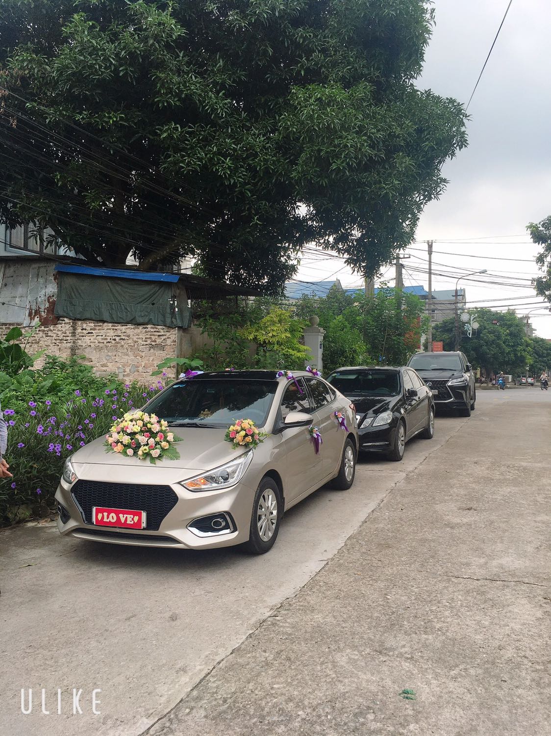 Lần đầu mua hàng thời trang trên tiki. 
Cảm nhận: THẤT VỌNG
Nguyên nhân: Sai màu, sai size ( mua size 31,  thực tế phải 34,35).
Gọi hỏi tổng đài để đổi trả thì chờ mất hút.
Kết: nghĩ ngay tới bố vk bụng to may quá mặc vừa, tặng luôn
Các bạn đừng nên mua hàng thời trang qua mạng để tự chút bực mình cho bản thân.