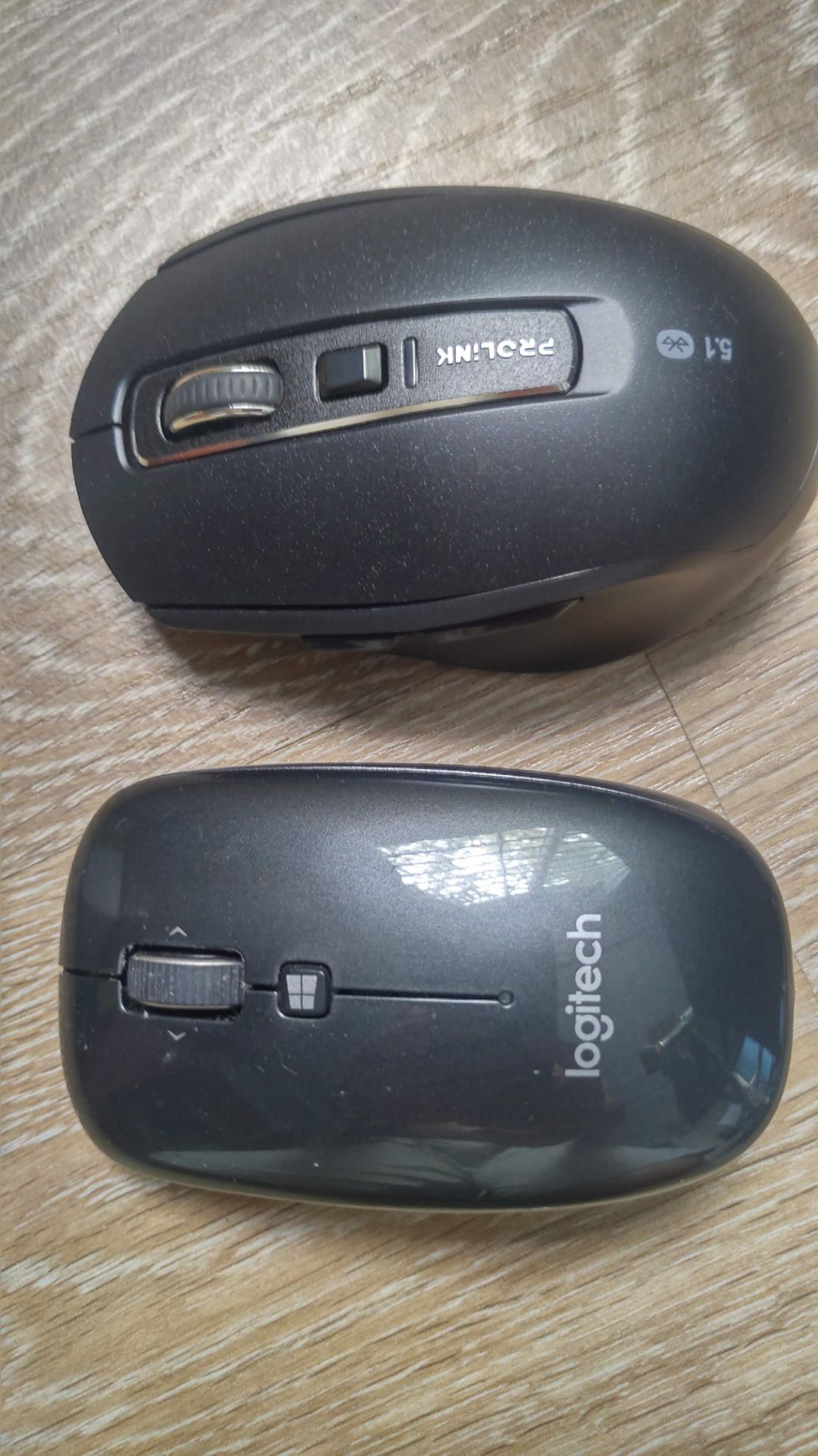 Cầm vừa tay, nhưng hơi nhẹ khiến cảm giác không đần tay cho lắm. Mua về thấy dán, băng bó ngoài vỏ không biết có vấn đề gì không.

Khá là nhạy và di chuyển mượt.