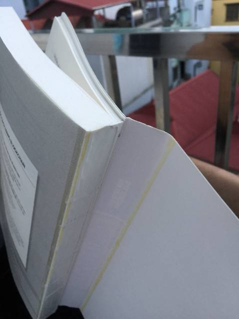 Mua được 1 ngày thì bìa và gáy sách đã bong hết rồi, đúng là tệ thật, mất cả cảm hứng đọc sách. Không biết có phải sách giả không.