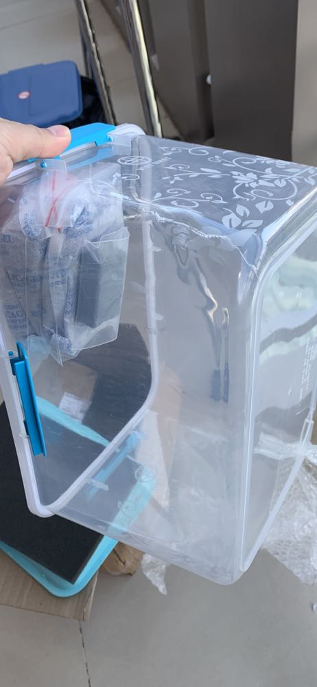 Mở ra đã bị bể hết rồi, yêu cầu cho tôi trả lại hàng vì không dùng được nữa