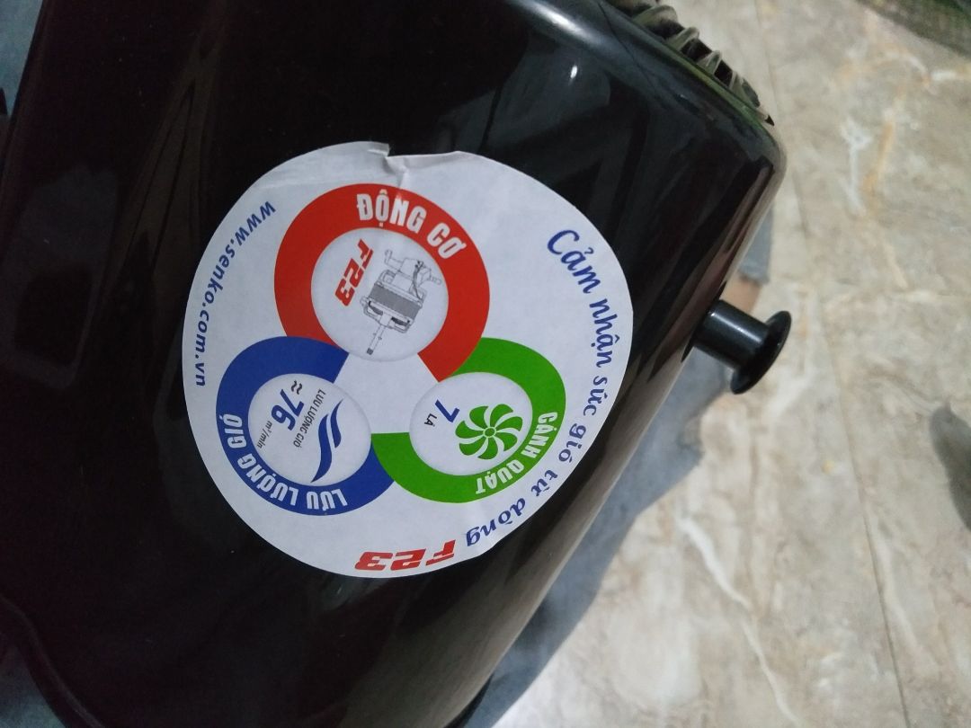 Quá thất vọng 
Mua hàng tiki nhiều lần nhưng chưa lần nào tệ như vầy
Hàng giao thì bể gãy phải ra ngoài mua thêm
Tem nhãn dán thì bị bóc ra, quạt chạy kêu ù ù như hàng cũ,  quạt chạy được hơn 30 phút nóng sờ phỏng tay, có giao phải hàng cũ cho tôi ko vậy???