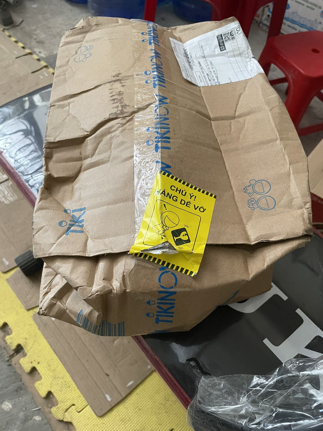 Hàng ổn, nhưng nhìn thùng hàng mà xót xa, bên giao hàng nó đạp nó chọi nó nhồi nó nhét mà móp nát cái hộp ngoài luôn, câm phẩn