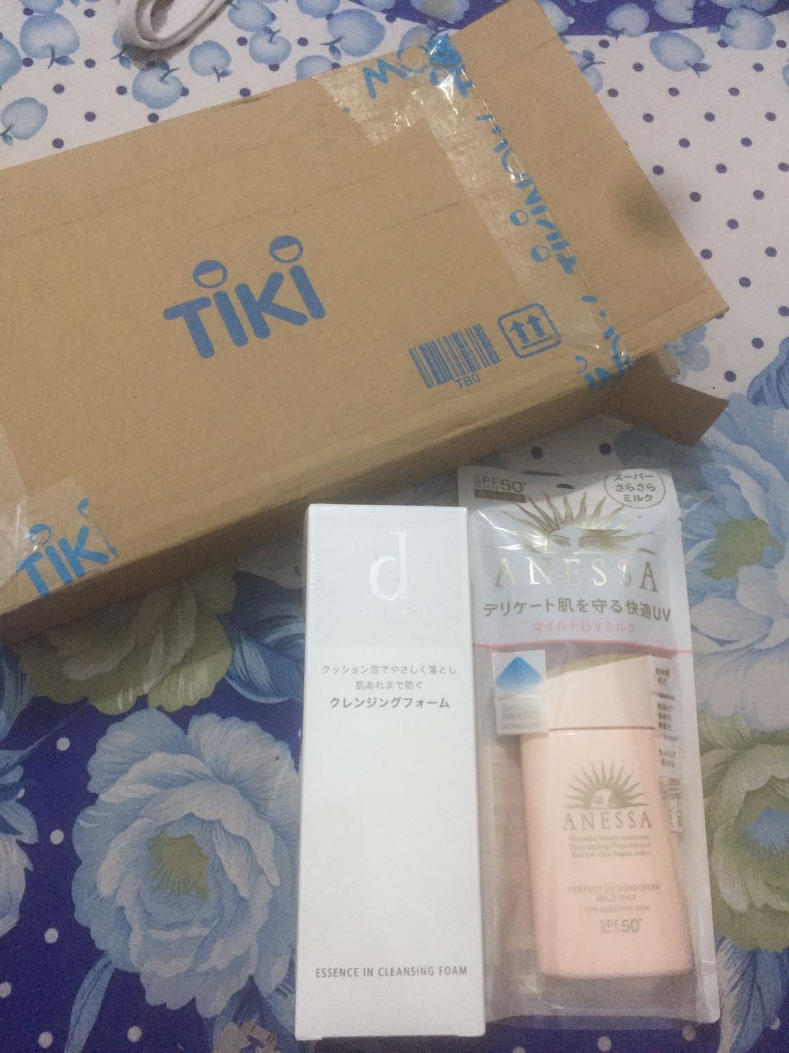 Tiki giao hàng nhanh như 1 cơn gió. Hôm trước đặt hôm sau nhận đk luôn. Đóng gói rất cẩn thận. Sp giao đầy đủ. Sp chính hãng . Hàng tặng kèm ngày sn 2/2021. Bt mua hơn 600k tại shop mũ phẩm. Nay lên tiki Săn sale 459k đk 2 sp rất ưng ý. Thấy còn rẻ hơn *** nữa. Shop tư vấn rất nhiều tình. Cảm ơn tiki. Cảm ơn shop ^^