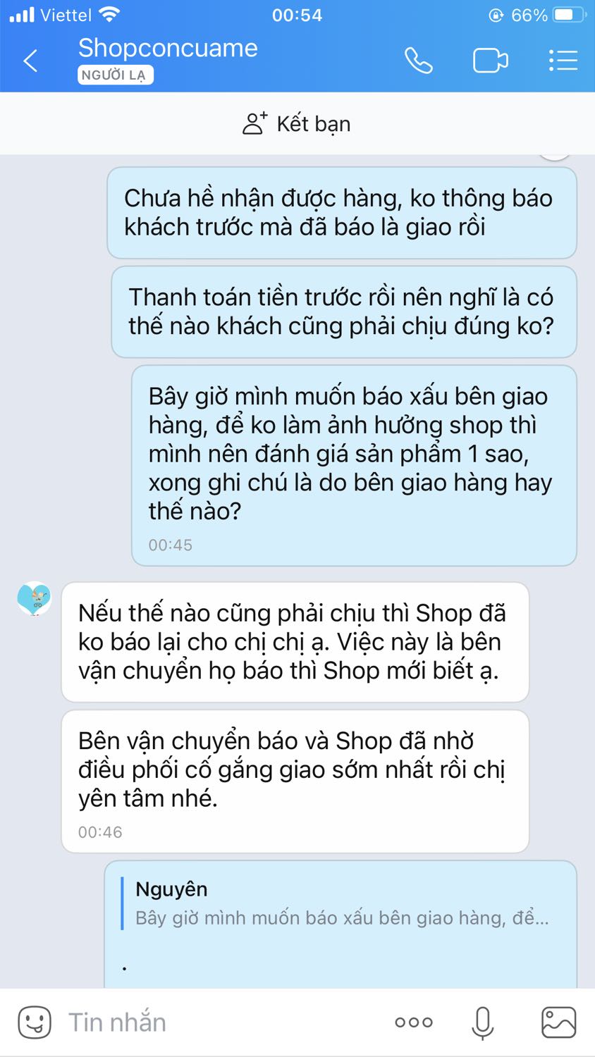 Chưa hề nhận được sản phẩm nhưng đã đánh dấu là sản phẩm đã được giao. Đang hoang mang thì có bạn tự xưng là nhân viên shop nhắn tin thông báo là do bên vận chuyển cập nhật sớm để chạy kpi. Khuyên các bạn nào có ý định mua hàng thì đừng thanh toán trước, đây không phải là lần đầu tiên mình gặp vấn đề về việc thanh toán trước rồi. Lần trước chỉ gọi bảo đến kho nhận hàng cách nhà 10 cây số để nhận, giờ là dứt khoát ko giao mà báo giao rồi luôn. Thôi tạch chuyện thanh toán trước trên tiki :))
Chưa nhận được hàng nên không biết đánh giá sao, thôi cho 1* vậy