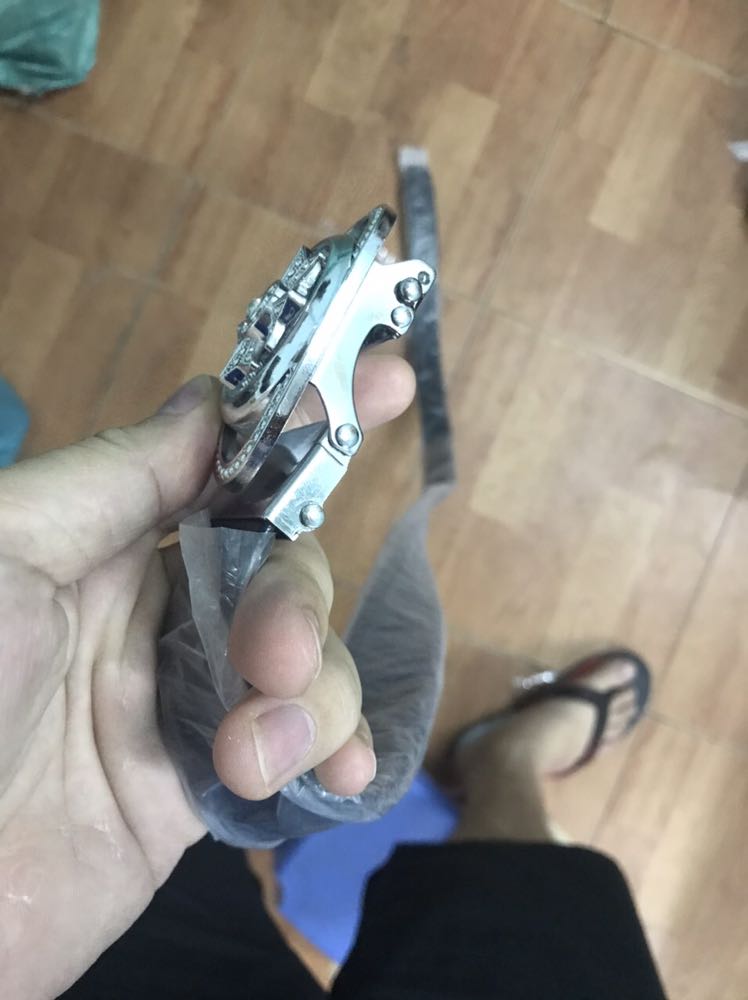 Thắt lưng đẹp quá. Sáng cứ như đính đá thật vậy. Dùng cũng khá là ok, chắc hắn và bền.