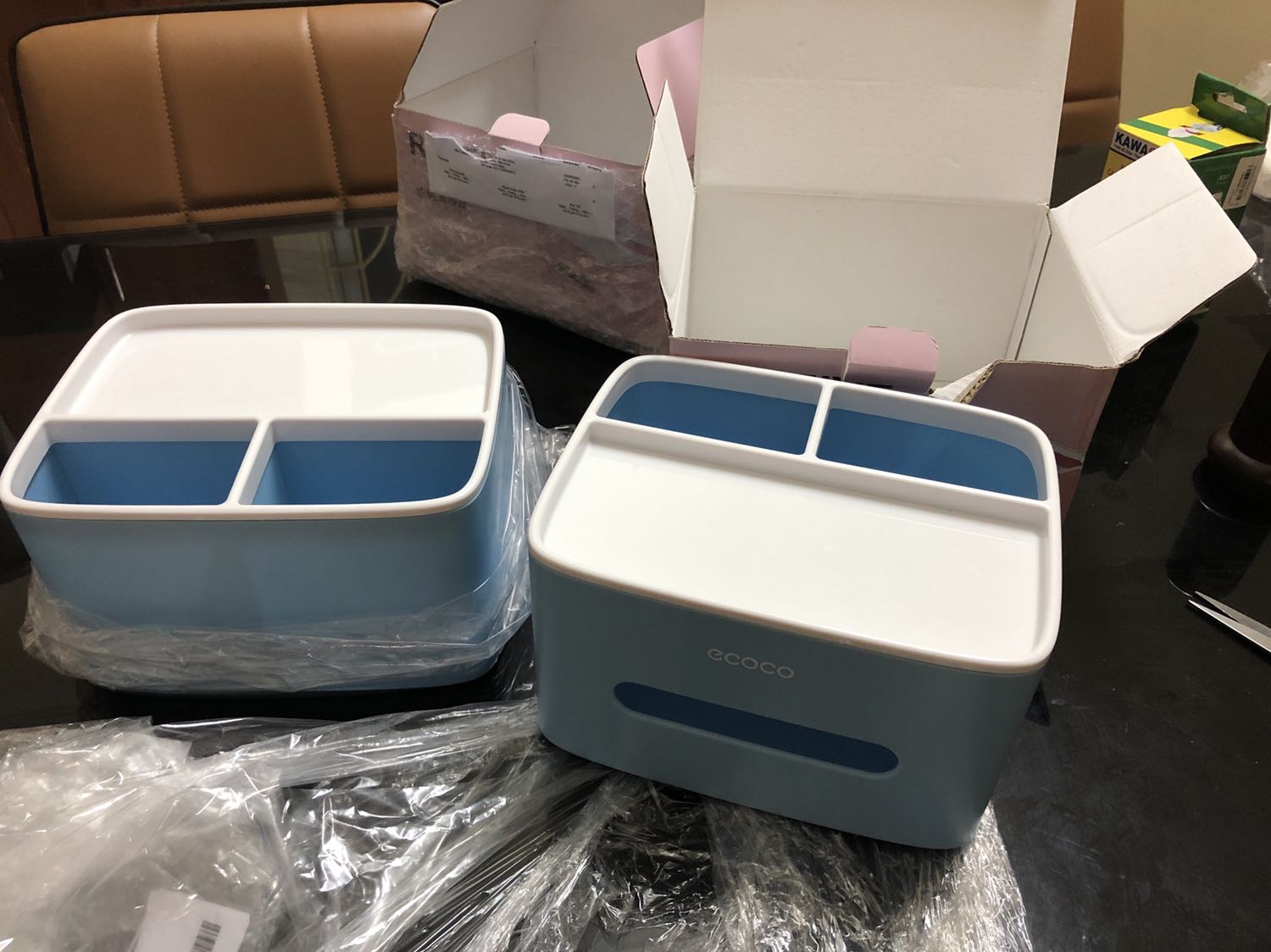 Tôi đặt mua 2 hộp màu xanh ngọc với giá 120k nhưng lại nhận 2 hộp xanh dương giá 94k

Thật sự thất vọng về cửa hàng!!!

Các bạn giải quyết cho mình như nào???