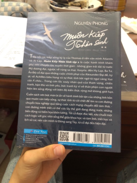 Sáng thứ ba đặt hàng, chiều thứ tư đã dc nhận rùi. Fahasa lần nào đặt cũng giao nhanh như z. Gói sách cẩn thận, về đến nơi kh có méo móp gì cả. Mua ở Fahasa luôn yên tâm.