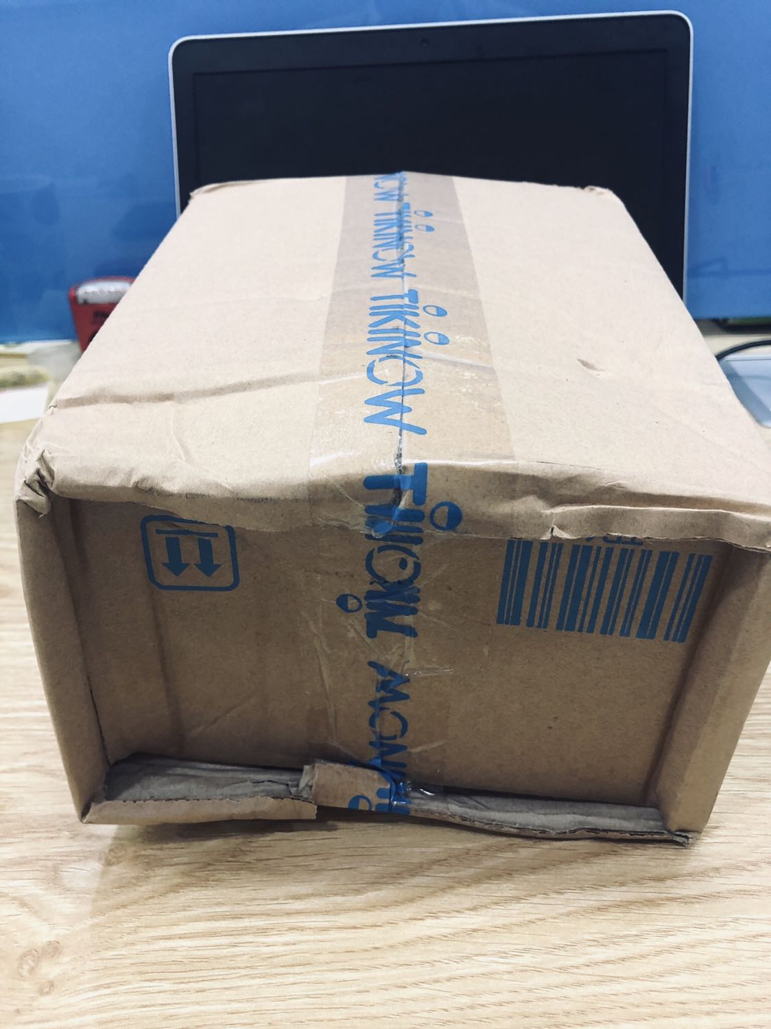 Sản phẩm chất lượng tốt, rộng rãi nhưng hơi dày, chỉ tiện bỏ vào balo đi du lịch, chứ bỏ vào cặp táp đi làm thì cộm lắm, nên tuỳ theo nhu cầu của mỗi người, còn về chất lượng thì khỏi bàn cãi trong tầm giá. Tiki giao hàng nhanh hơn dự kiến và vẫn là đóng hộp quá to so với sản phẩm. Nhận hàng mới nguyên seal. Đánh giá 5 sao!