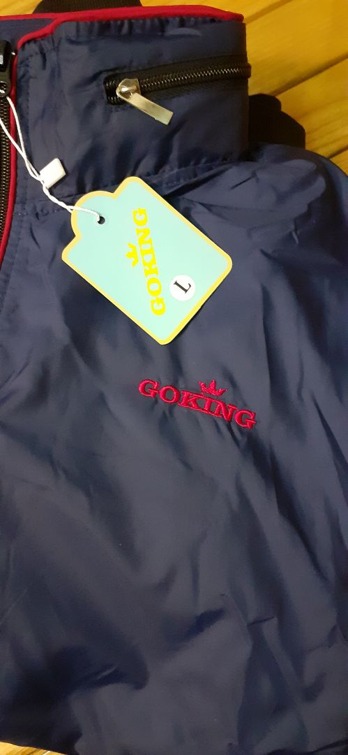 Cực kỳ hài lòng với sản phẩm của Goking, giao đúng size L, đúng mầu xanh Navy, mình mặc rất vừa và hài lòng,  shop đóng gói cẩn thận. Tiki giao hàng nhanh, chuẩn 5 sao