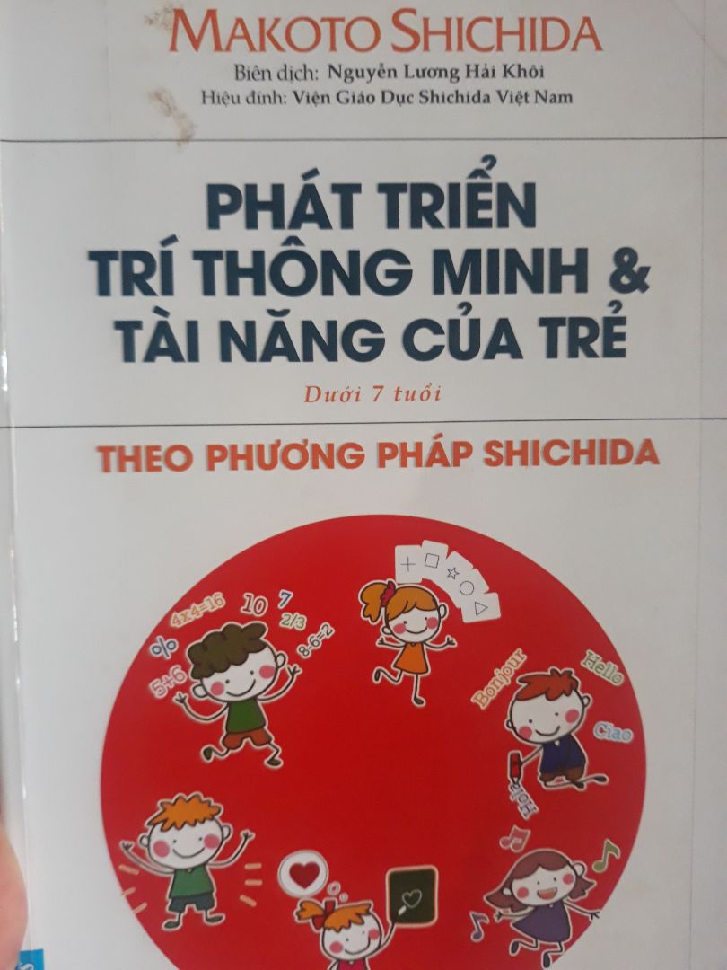 Nói về sách giáo dục con cái thì ngoài sách của Do Thái ra thì sách của người Nhật cũng rất hay.
Cuốn sách này mình đặt được lúc giảm giá và thanh toán qua Momo nên không mất phí giao hàng nhé các bạn.
Chất lượng giấy tốt, màu giấy không trắng quá nên đọc rất dễ chịu, không bị nhức hay chói mắt. Nội dung cuốn sách hay, cách viết dễ hiểu và tính ứng dụng cao. 
Tiki giao hàng cũng và mua hàng qua Tiki Trading thì khỏi cần bàn về độ yên tâm của chất lượng nhé :)))