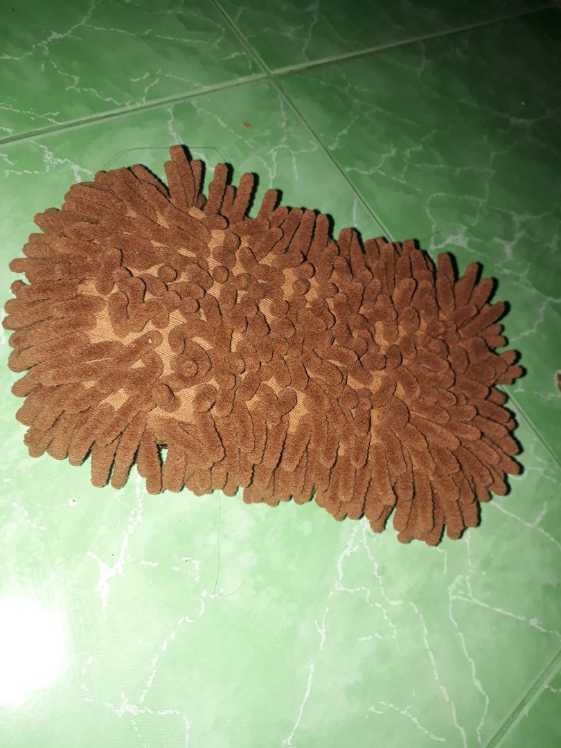 Trên hình ảnh sản phẩn mà mút ( giống bọt biển ) mà giao hàng chả khác gì mấy cái dùng để lau khô xe hơi. Hình minh họa và sản phẩm thật có điểm nào giống nhau không vậy