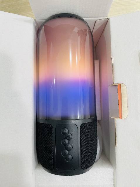 Loa đẹp, khá ưng phần đèn của loa, âm thanh rất ổn nhé, chất lượng 9/10, hàng chính hãng có bảo hành 12 tháng, khá hài lòng🥰