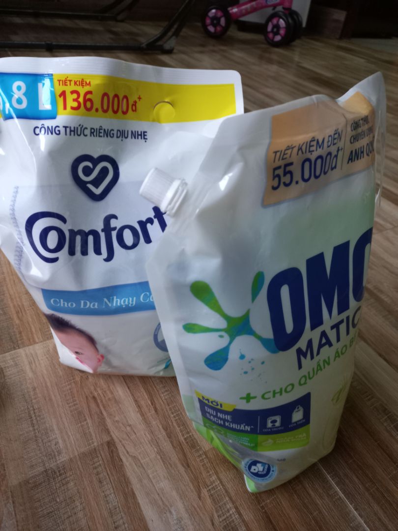 Giao hàng nhanh,đóng gói cẩn thận. Đã mua nhiều lần loại này,nhưng ko biết sao sp lần này mùi nồng hơn rất nhiều,nồng ko phải kiểu thơm nồng mà nồng mùi hóa học. Nên mình ko an tâm sử dụng cho bé. Sẽ cân nhắc lại