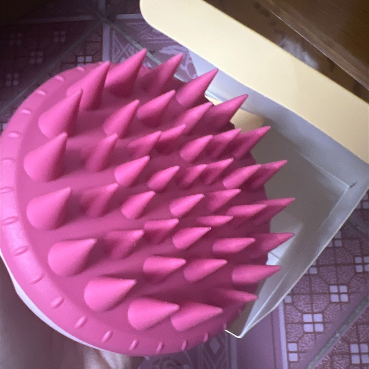 chất liệu nhựa nhẹ và chắc tay