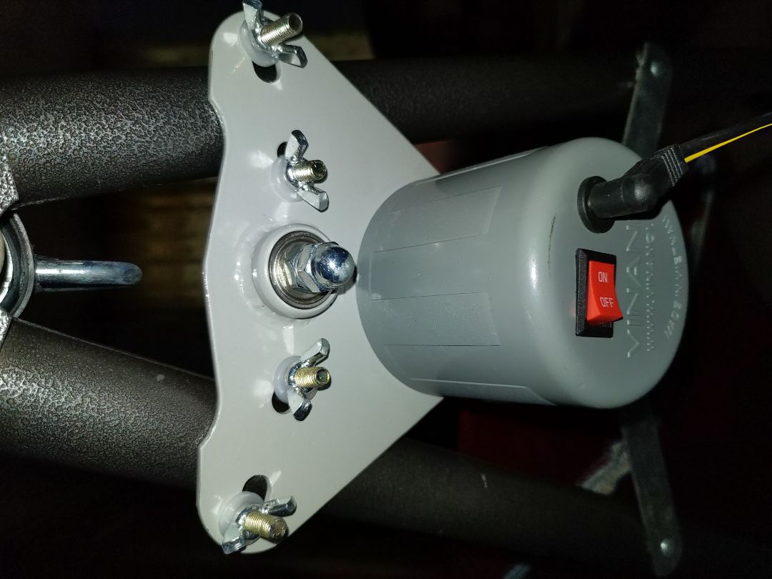 tốc độ đưa võng k ổn định, con mình 2tháng tuổi, phải để lên nấc số 15 mới đưa được võng. nhưng lúc nhanh lúc chậm. làm con bé giật mình hoài