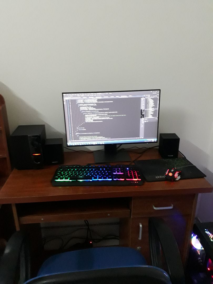 Mình ít thời gian ngày thứ, tin tưởng đặt hàng bên Tiki Trading xong háo hức chờ đợi hàng về mà có đôi chút thất vọng.
Không tin vào mắt mình, hở sáng hơi quá, chắc vì vậy nên hiển thị màu đen rất kém,  màu sắc rất nhợt nhạt. Dòng màn hình cao cấp của Dell mà màu nhợt nhạt hơn màn cũ của mình rất nhiều, sáng chói đau mắt. Góc dưới bên phải có 1 đốm (mưng) mờ, nhìn kỹ rất khó chịu. Vẫn vote 3 sao vì Tiki hỗ trợ nhiệt tình. Mong Tiki tư vấn đổi trả giúp mình sớm nhất có thể. Cảm ơn Tiki.