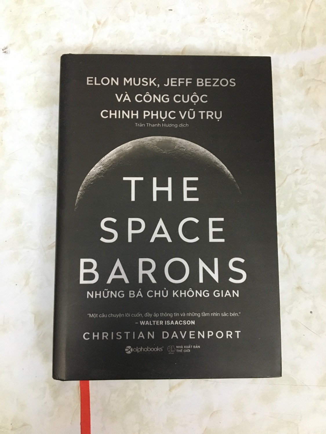 Cung cấp nhiều câu truyện thú vị đằng sau những tham vọng làm chủ không gian của những con người nổi tiếng như Elon Musk, Jeff Bezos và Richard Branson.
