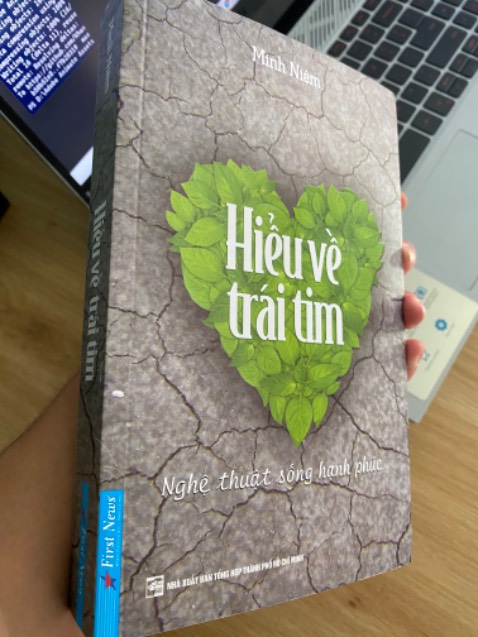 sách đẹp, bao gói kỹ càng, ko cấn móp, có tem chống hàng giả và bookmark.

Giao hơi lâu nhưng hài lòng với cuốn sách nên cho 5 sao