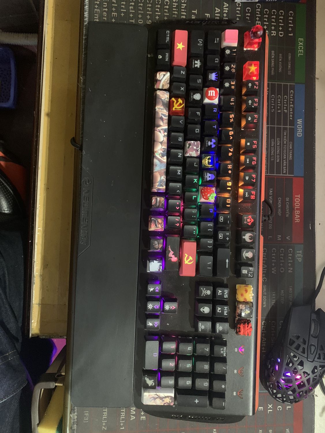 bàn phím led RGB đẹp, phím phản hồi tốt- đáng đồng tiền- shop nhiệt tình, gói cẩn thận, giao nhanh- shop 5 sao