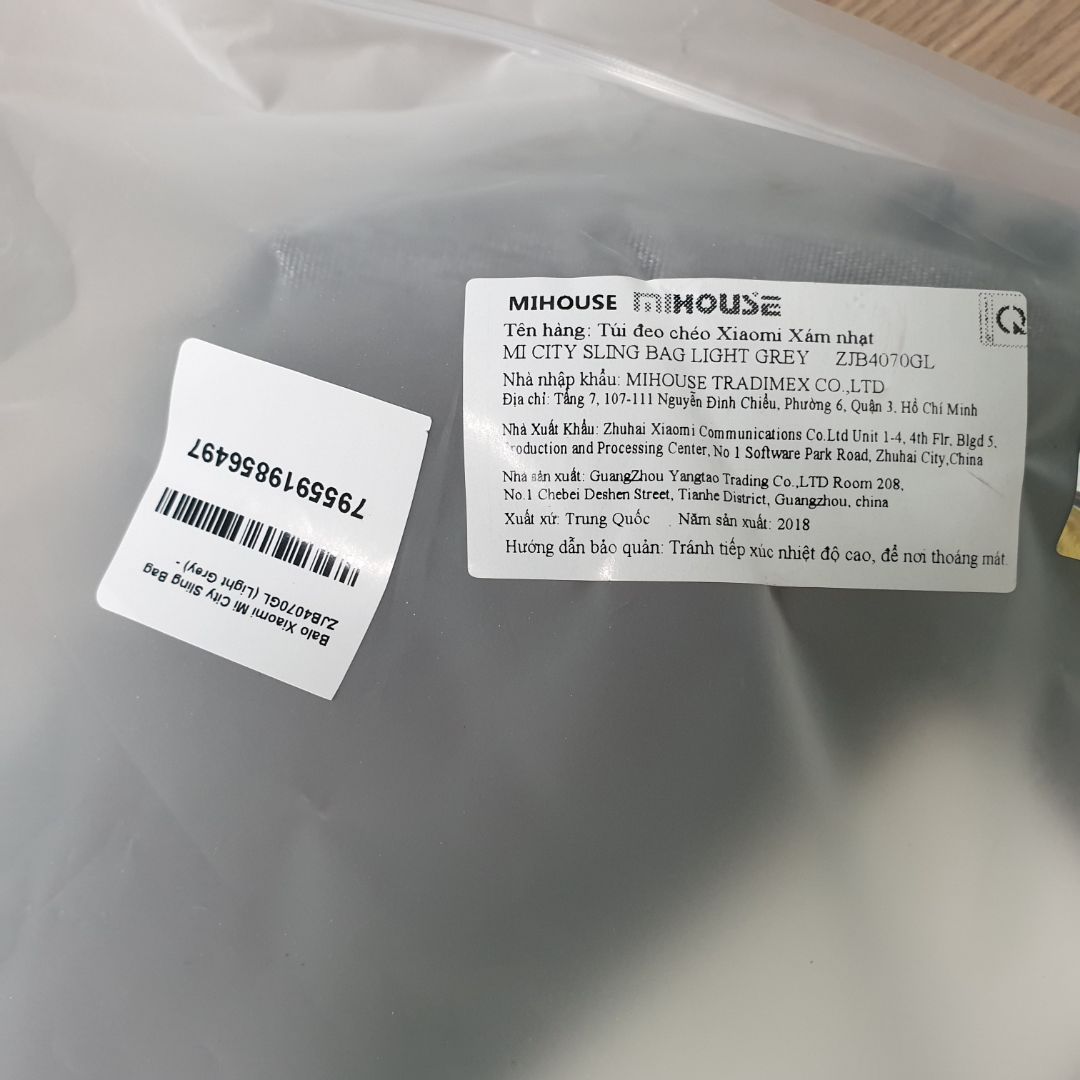 Nhận hàng trong vòng 2 tiếng sau khi đặt hàng. Hàng đóng gói kỹ càng. Mẫu mã đẹp, thời trang, tiện dụng. Rất hài lòng!