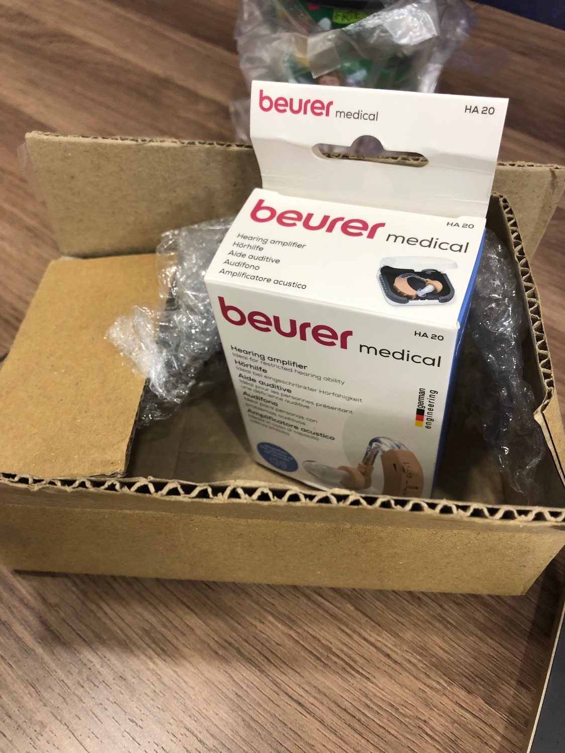 - Sản phẩm đặt giao thường mà giao rất nhanh, hôm trước đặt hôm sau có luôn
- Tiki đóng gói rất kỹ càng cẩn thận, 2 lần hộp caton, bên trong còn có lớp chống sốc
- Bên trong hộp sản phẩm còn có thêm hướng dẫn sử dụng tiếng việt và giấy bảo hành đầy đủ
- Mình lắp pin vào dùng thử thấy rất ok
Nói chung mua mấy sản phẩm của tiki thấy rất là hài lòng!!! - Sản phẩm đặt giao thường mà giao rất nhanh, hôm trước đặt hôm sau có luôn
- Tiki đóng gói rất kỹ càng cẩn thận, 2 lần hộp caton, bên trong còn có lớp chống sốc
- Bên trong hộp sản phẩm còn có thêm hướng dẫn sử dụng tiếng việt và giấy bảo hành đầy đủ
- Mình lắp pin vào dùng thử thấy rất ok
Nói chung mua mấy sản phẩm của tiki thấy rất là hài lòng!!!