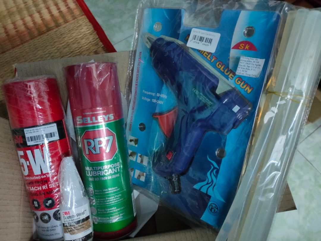 Xài ổn trong giá tiền, bắn hết 8 cây keo tặng kèm mà vẫn chưa hư súng. Súng có nhược điểm chảy keo ra họng súng nếu gác súng trên chân đế hoặc để nằm, dây nguồn hơi ngắn, chưa thấy bị tình trạng chảy keo ngược vào khoang nạp keo.