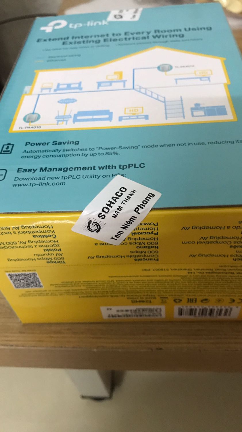 Hàng đúng như hình, đóng gói giao hàng cẩn thận và còn nguyên niêm phong SP.
Tuy nhiên hơi buồn cái là mô tả SP gây nhầm lẫn làm mình tưởng có tích hợp sẵn bộ phát wifi nhưng về *** thì ko có.
Lại phải mua thêm cục phát wifi cắm vào mới dùng dc cho mobile & laptop apple :(