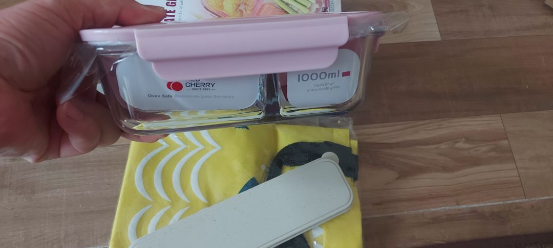 giống hình, chất lượng, giao hàng nhanh💯
- thuỷ tinh dày dặn, cầm cực kì nặng tay, ưng nhất là bộ đũa thìa gỗ, nhìn sang xịn lắm luôn :b :b :b