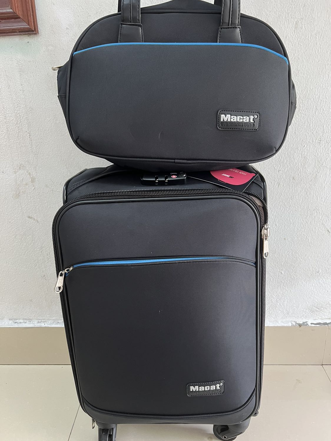 Nhận hàng rất hài lòng. Chất liệu rất đẹp, săn được giá cả hợp lý. Tặng shop 5 sao luôn!