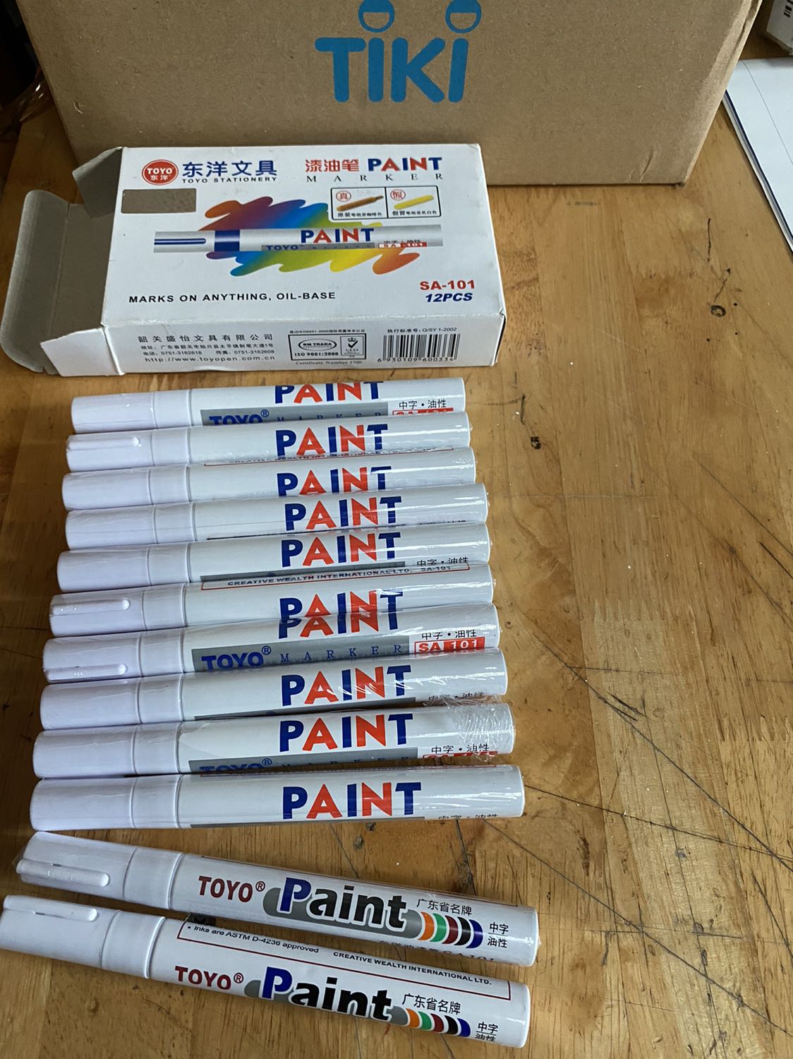 Hàng giao không đúng mẫu đã đặt mua, hộp 12 cây chỉ 02 cây đúng loại. Đã vậy mực bị khô hay rất ít mực ( dù đã lắc đều khá lâu trước khi dùng thử ). Chất lượng rất kém.