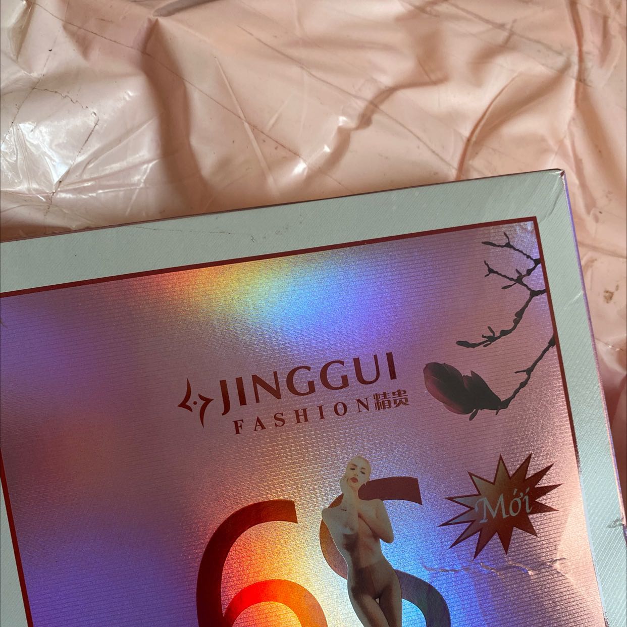 Đẹp bên trong có lót da tạo hiệu ứng thật chân.
dày dặn sẽ mua lại