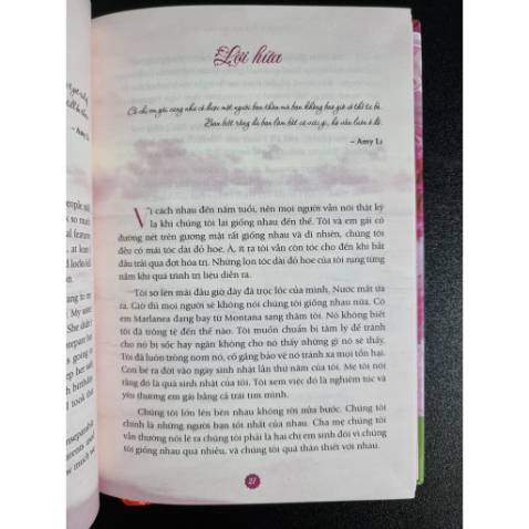 "Bộ sách Chicken Soup for the Soul đã mang đến cho bạn đọc nhiều câu chuyện cảm động, những câu chuyện có thể tưới mát tâm hồn và giúp cuộc sống trở nên ý nghĩa hơn. Quyển sách The Best of Chicken Soup for the Soul - Tuyển tập những câu chuyện hay nhất là một tuyển tập gồm 50 câu chuyện được chắt lọc từ hàng trăm câu chuyện trong bộ sách Chicken Soup nổi tiếng được xuất bản trong nhiều năm qua sẽ tiếp tục mang những câu chuyện ý nghĩa đến với bạn đọc."