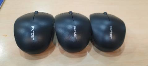 Chuột kéo rê k được. Đem đến tận nơi bán để đổi hàng nhưng shop tiếp khách hàng quá tệ. Lời khuyên cho bạn nào mua về k xài được thì nên vứt thùng rác luôn chứ đừng đem đổi hàng vì mất thời gian chạy đến nơi vừa bị shop đối xử như đến xin xỏ đổi !!! Vừa mất của vừa bực mình!!!