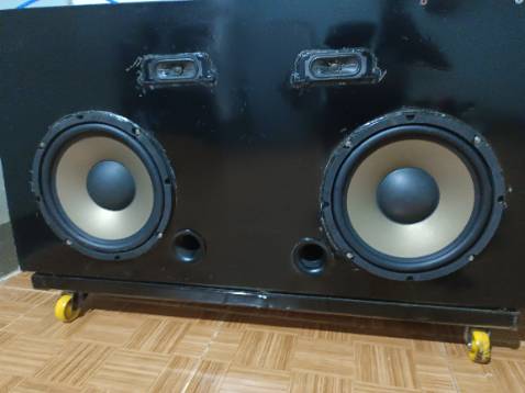 Dóng hàng cẩn thận chắc chắn loa như hình đẹp oke còn chất lượng thì phải chờ nói biết được nói chung là oke