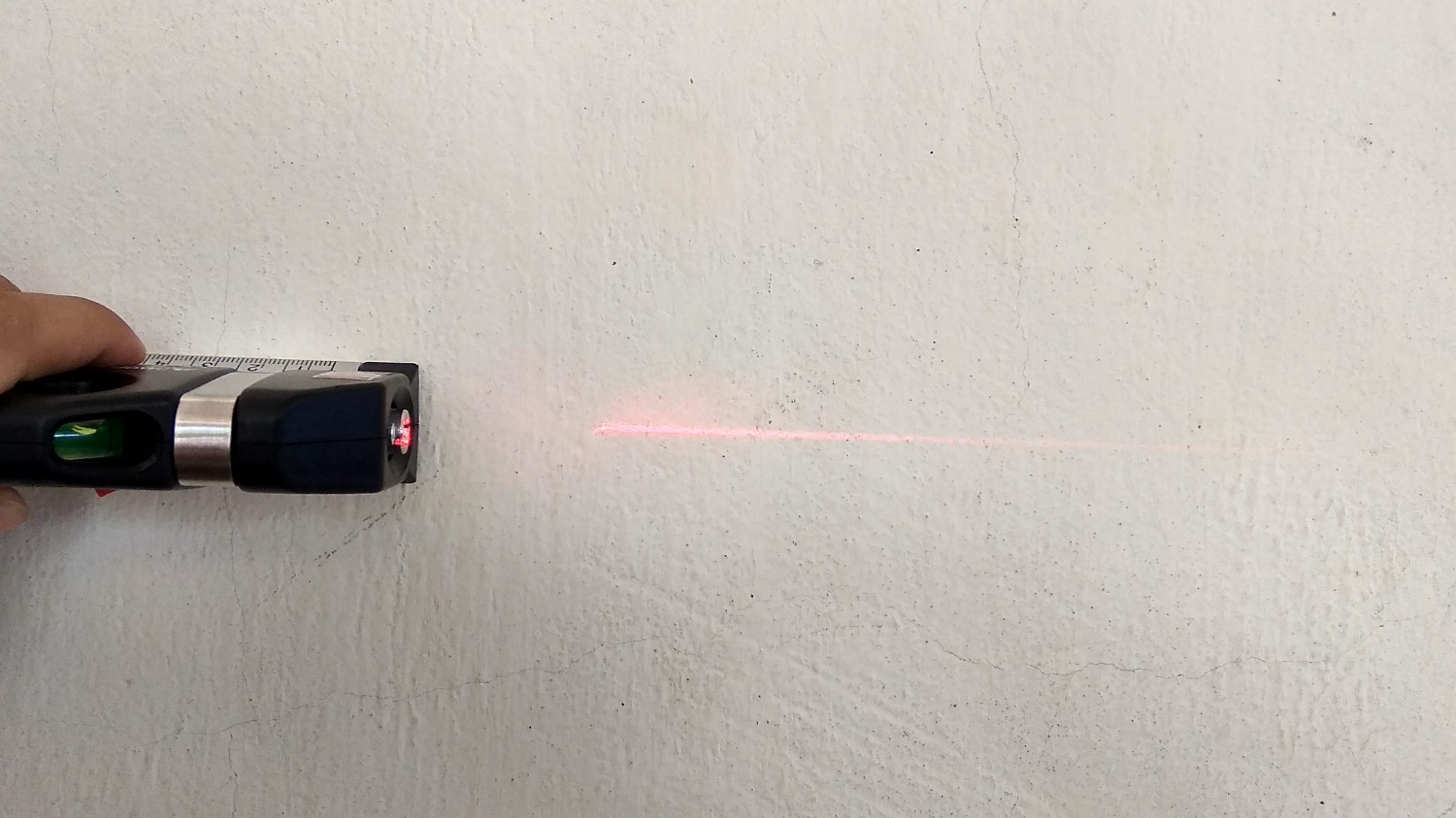 Sản phẩm đúng quảng cáo, đóng gói cẩn thận, tia lazer ngang đậm hơn tia dọc nhưng vẫn xài được.