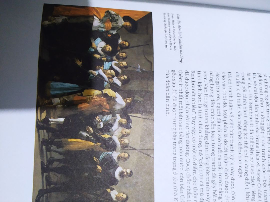 Sách in trên giấy mịn, nhiều tranh của tác giả rất đẹp. Mua về xem tranh không cũng thích nữa. Sách in chỉnh chu, bìa cứng nhưng cầm rất vừa tay.