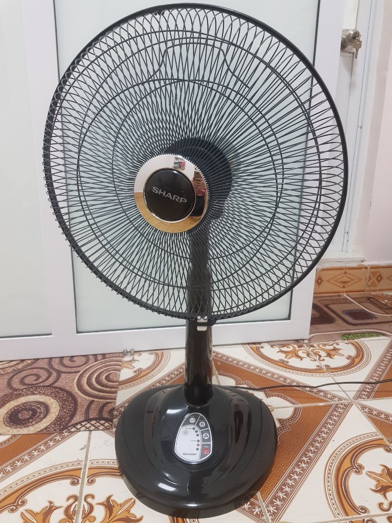 Lần trước mua 1 cái chạy nửa năm rồi, nhẹ và mát, nhưng đôi khi cánh lại ồn ồn kiểu chạy lâu. Bà ngoại thích nên tiki có hàng mua luôn. Lần trước mua 1 cái chạy nửa năm rồi, nhẹ và mát, nhưng đôi khi cánh lại ồn ồn kiểu chạy lâu. Bà ngoại thích nên tiki có hàng mua luôn.