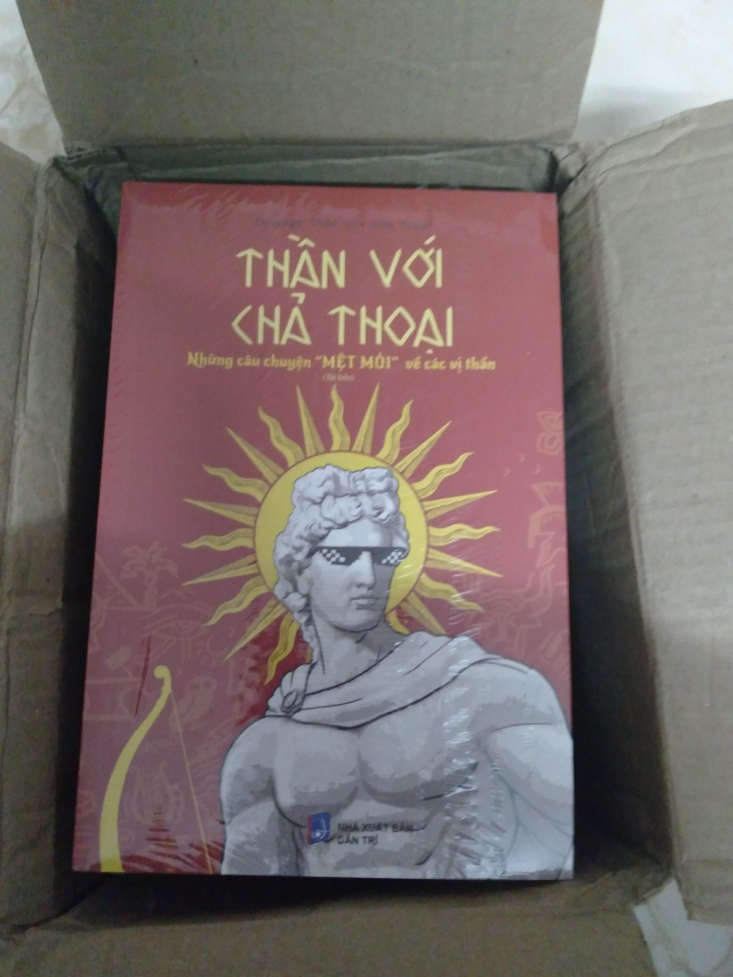 Sách giao nhanh, bìa đẹp lắm, đc bao lại khá cẩn thận. Mình chưa đọc nhưng theo *** cũng khá lâu ùi nên cho trc 5 sao uy tín :))) Lỡ đọc mà ko hạp thì ăn vạ sau :)))