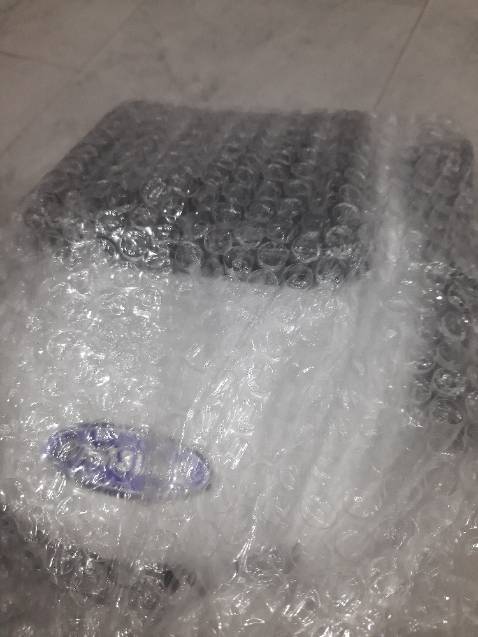 Tủ dễ tháo lắp, chắc chắn. Lần đầu mình sấy nhiều đồ, nên sấy 3 tiếng sau vẫn chưa khô. Lần sau mình để ít đồ lại, sấy 1 tiếng rưỡi là khô hết, không còn mùi. Mỗi lần sấy được 14 đến 20 cái, tùy kích cỡ của áo quần. Cái điều khiển từ xa không dùng được, nhưng mình cũng không cần dùng, nên vẫn để 5*